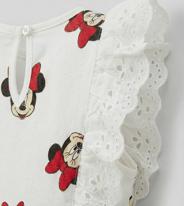 Product view https://mage-cdn.babiesandmore.com/catalog/product/f/m/fmnbch30a25_3.jpg1