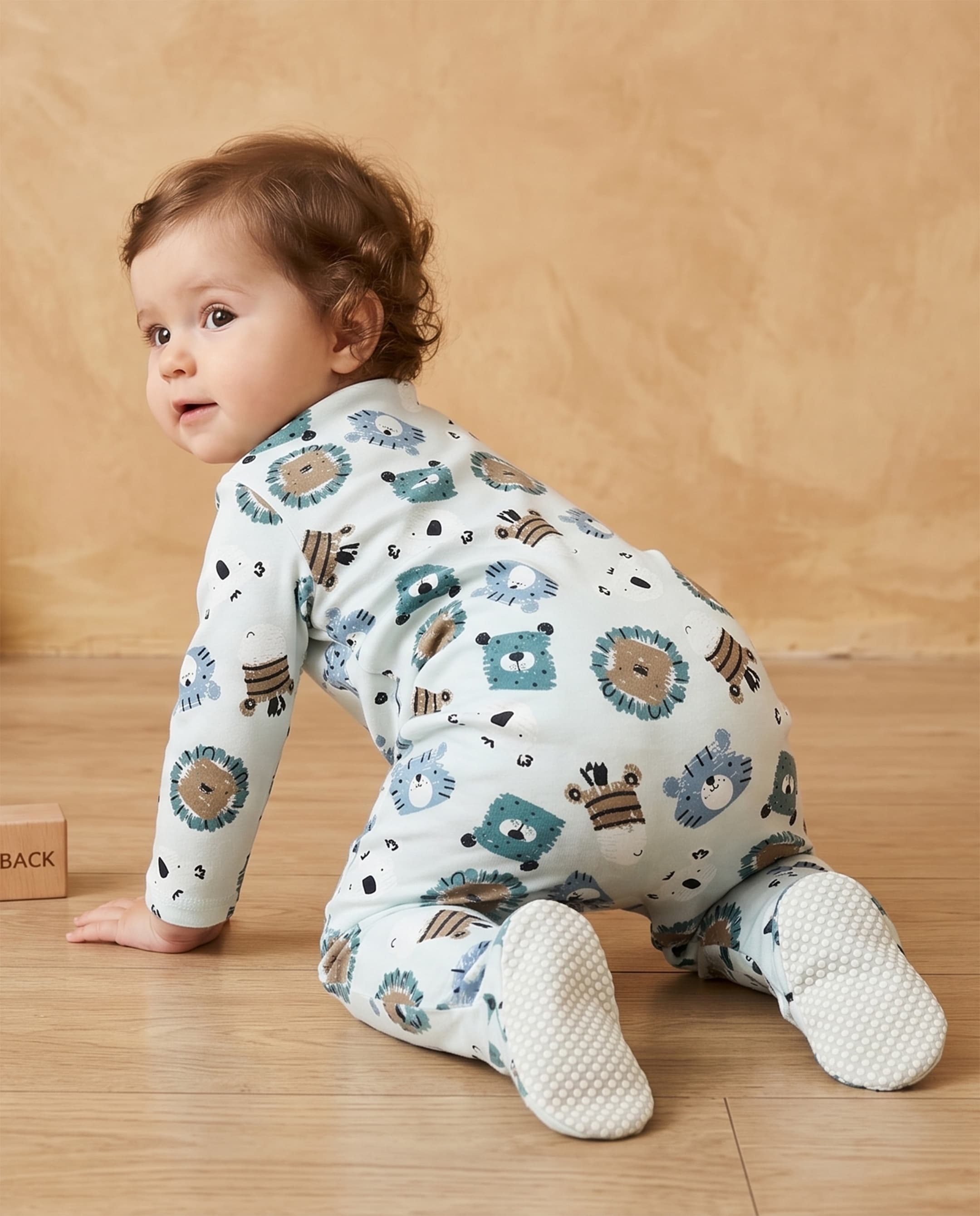 Product view https://mage-cdn.babiesandmore.com/catalog/product/n/h/nhnbvp016s26_3_2.jpg1