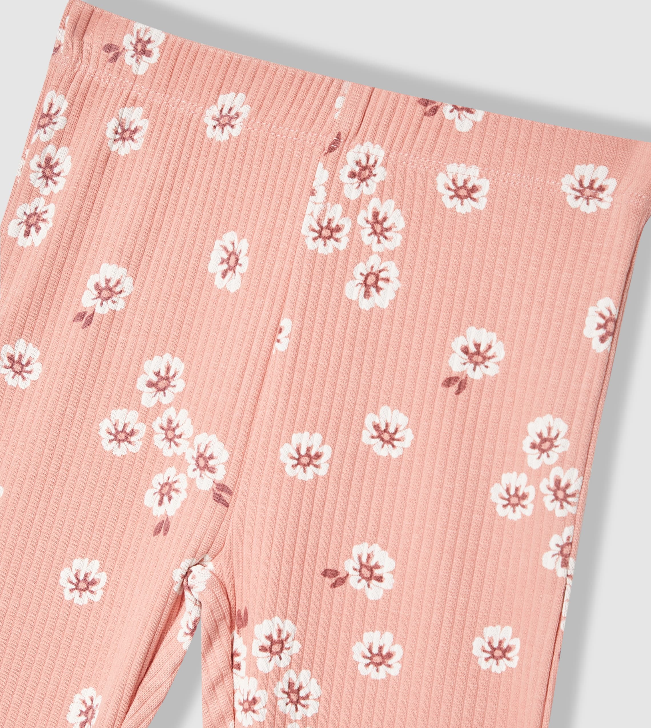 Product view https://mage-cdn.babiesandmore.com/catalog/product/v/s/vstgle70s25_3.jpg1